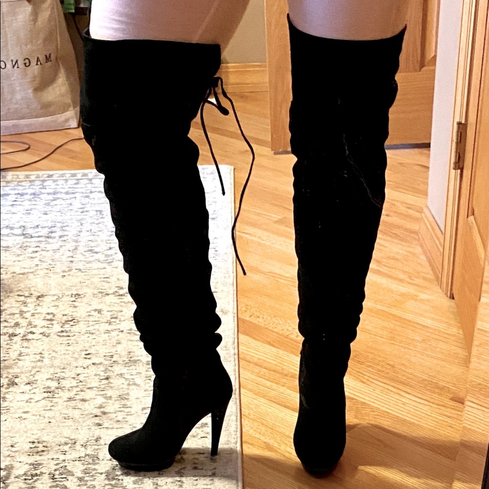 Jessica Simspon OTK boots